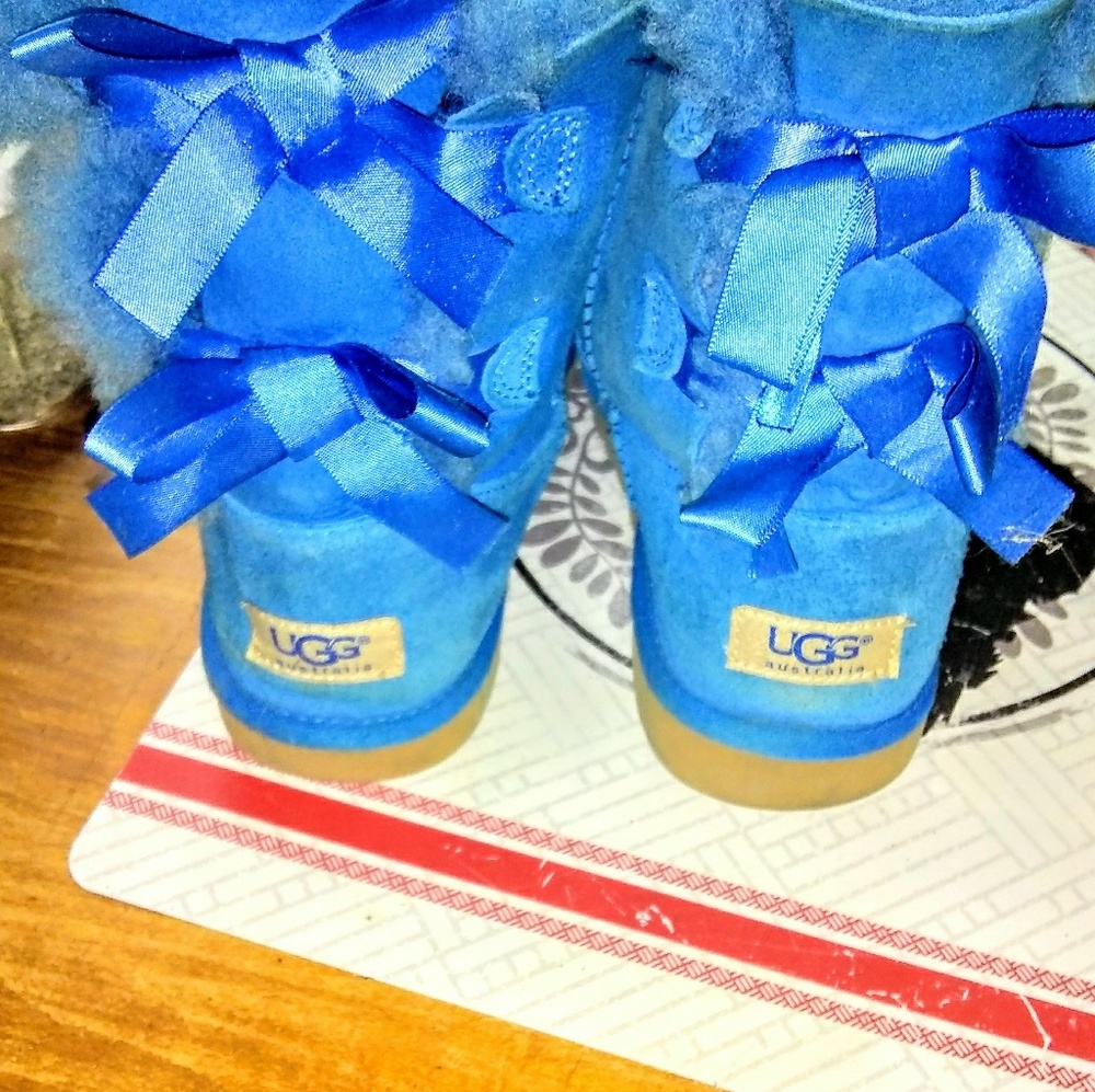 Beautiful pair ugg boots a hold